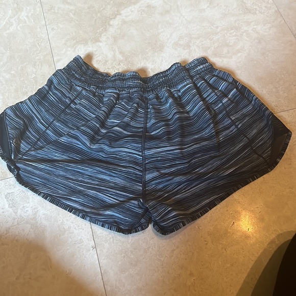 Lululemon hotty hot shorts - Picture 2 of 3